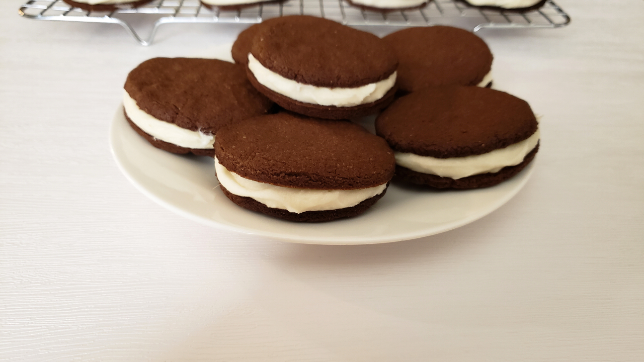 The Best Keto Crunchy “Oreo” Cookies