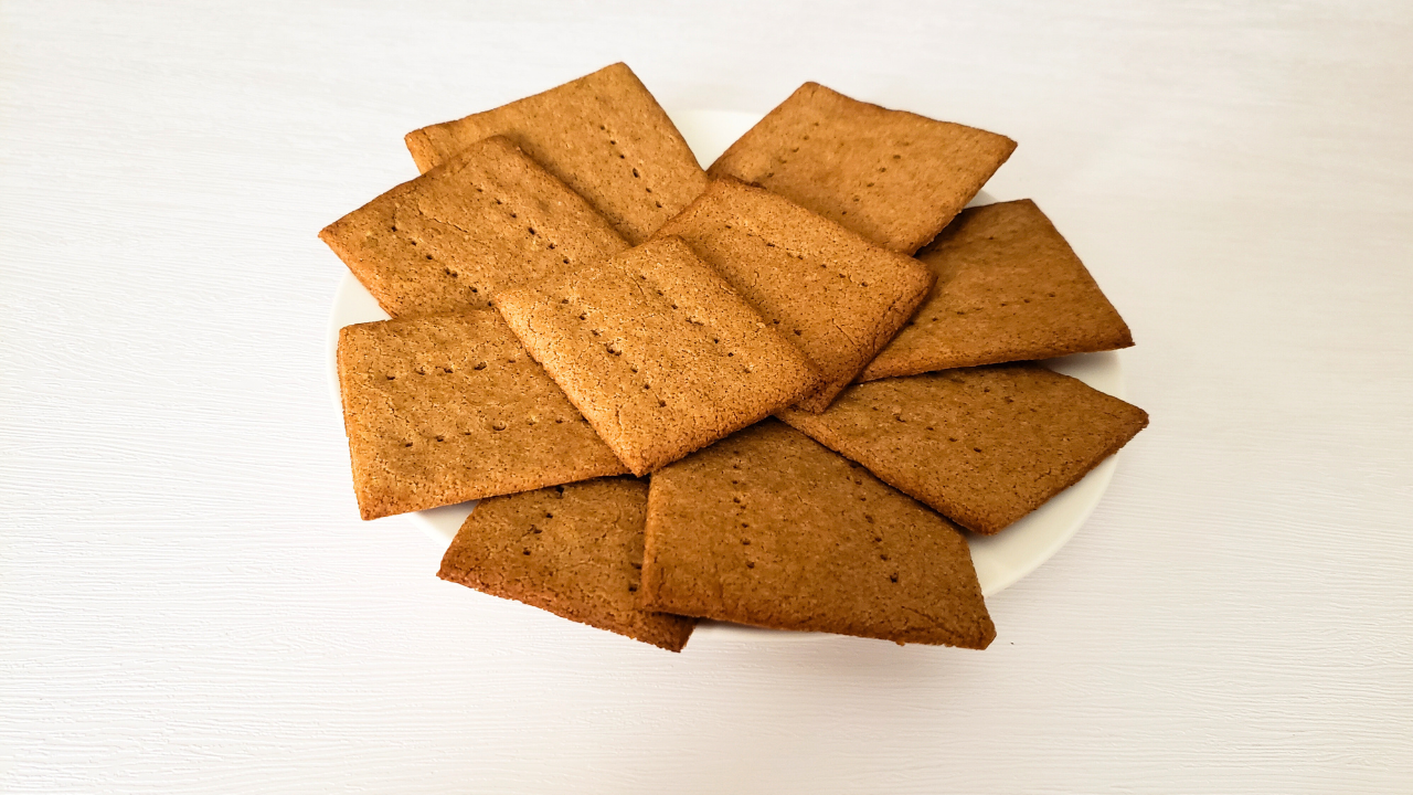 10 Minute Crunchy Keto Graham Crackers